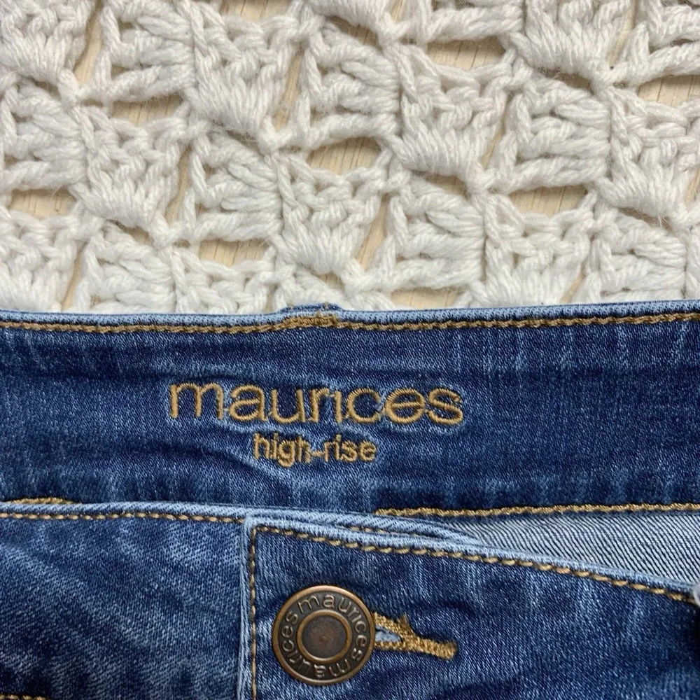 Maurices Jeans Shorts Women's Sz 6 Blue Denim   high-rise Distressed‎ Waist'28